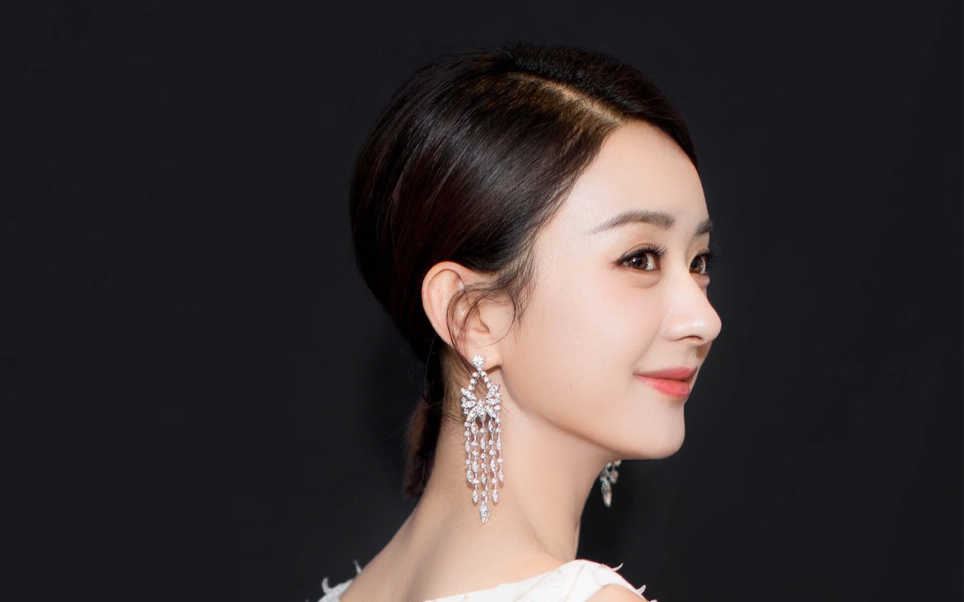 荷兰队在欧洲预赛中继续保持领先