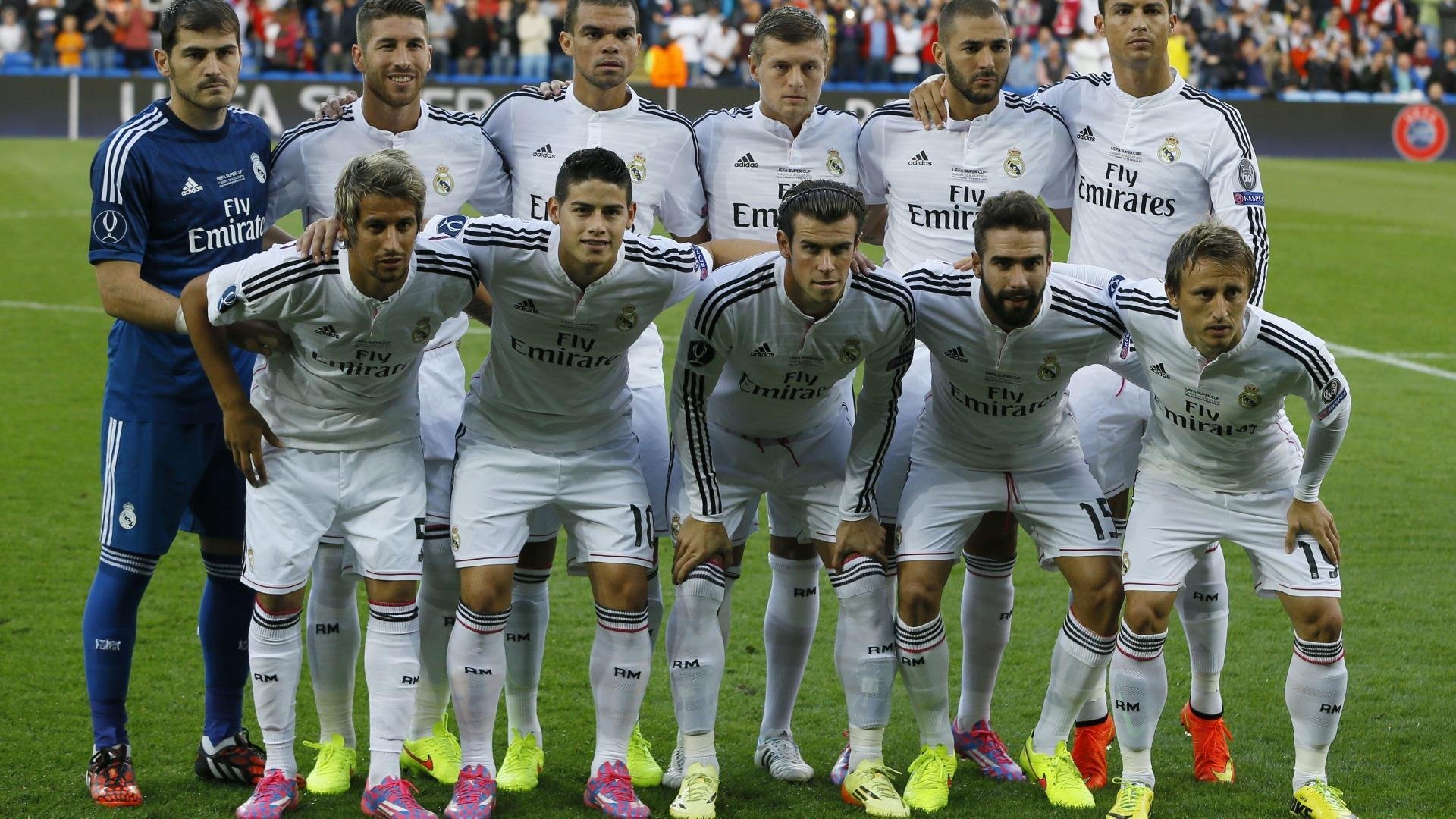 世界杯中国队迎战 球迷激情点燃全场，世界杯赛中国队